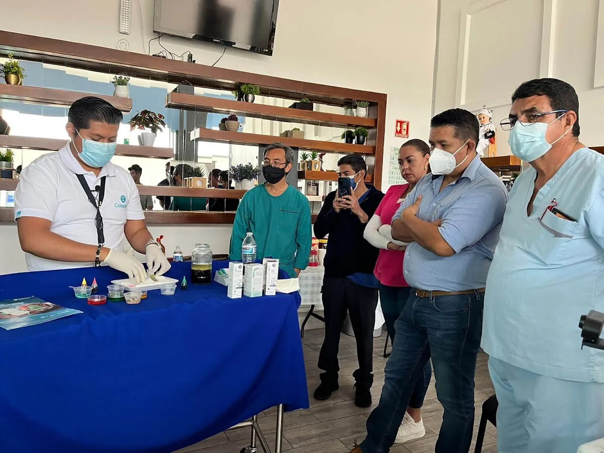 Taller presencial de apósitos avanzados y curación de heridas con proveedor Convatec en el Diplomado IMF — alumnos multidisciplinarios en León, Gto.