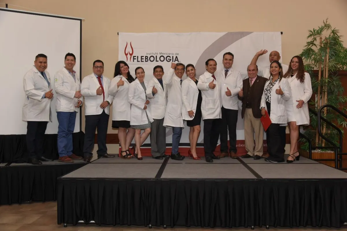 Egresados del Diplomado IMF en Manejo Avanzado de Heridas y Pie Diabético en ceremonia de graduación — León, Guanajuato, México